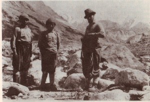 Angtharkay (c.) with Shipton (r.)