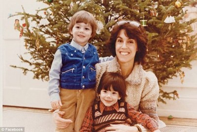 Ephron with sons Jacob (l.) and Max (front)