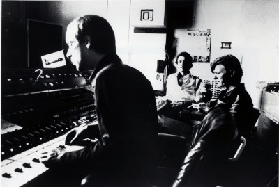 Brian Eno, Robert Fripp, David Bowie recording "Heroes"